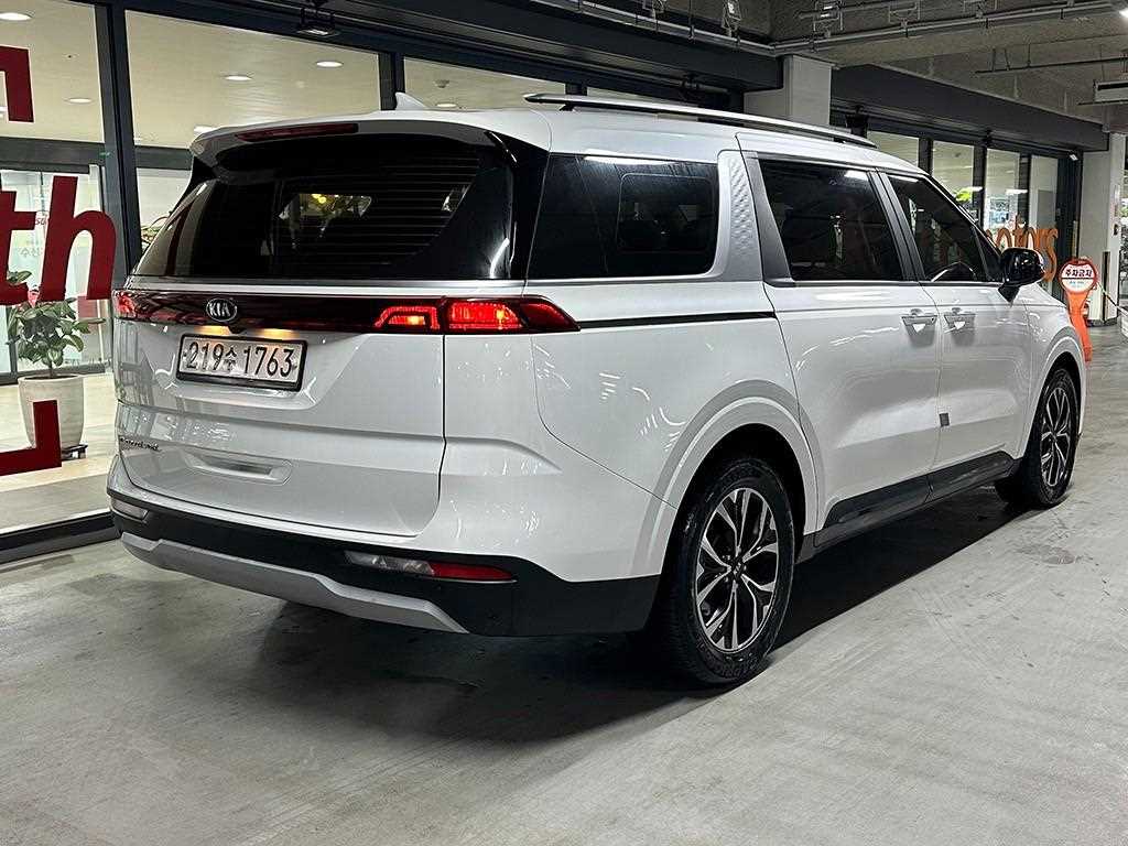KIA Carnival - Vista 4