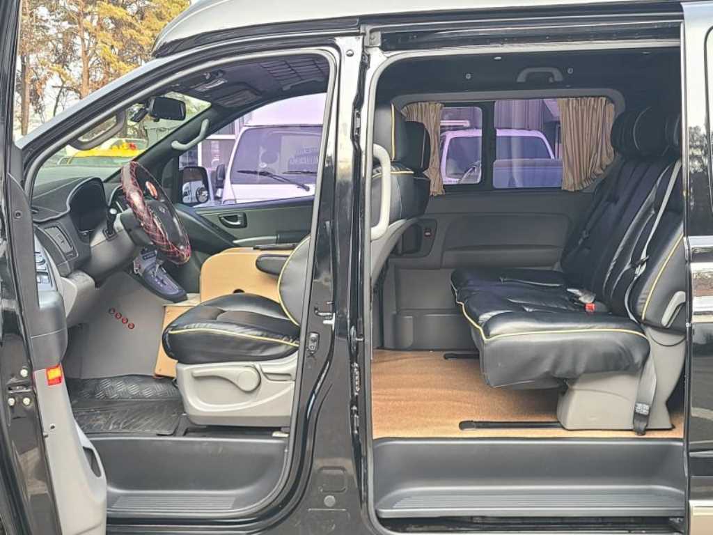 HYUNDAI Starex - Vista 4