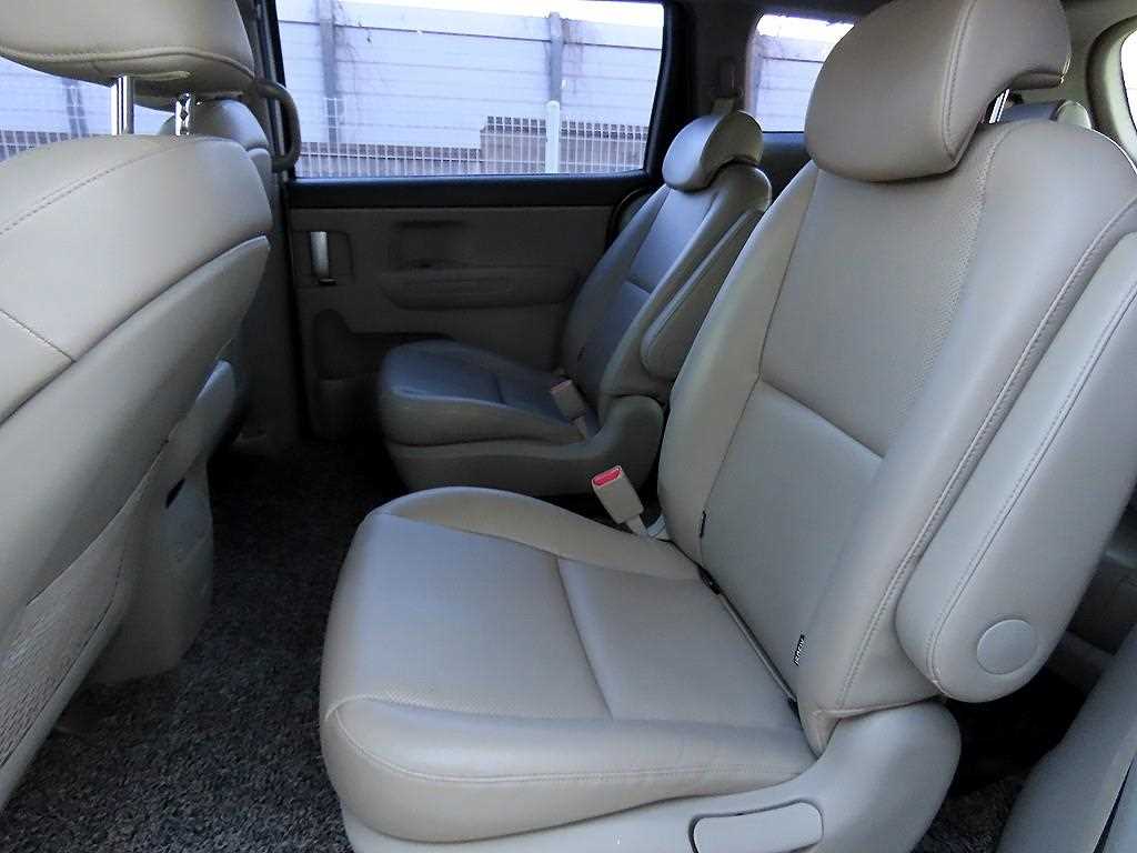 KIA Carnival - Vista 6