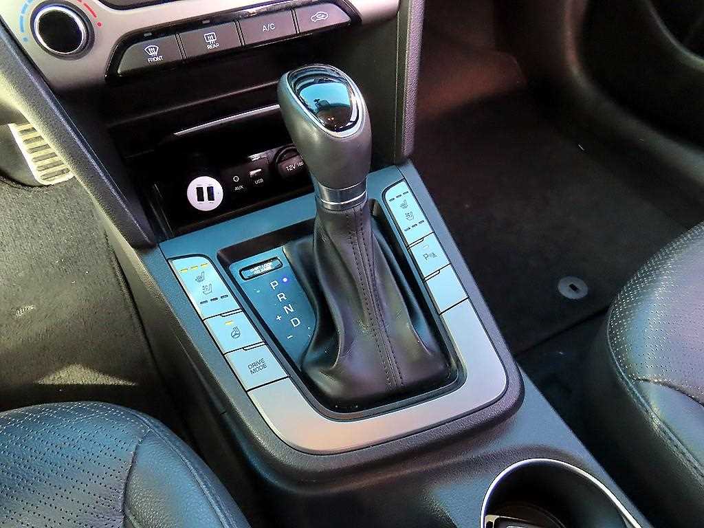 HYUNDAI Avante - Vista 10