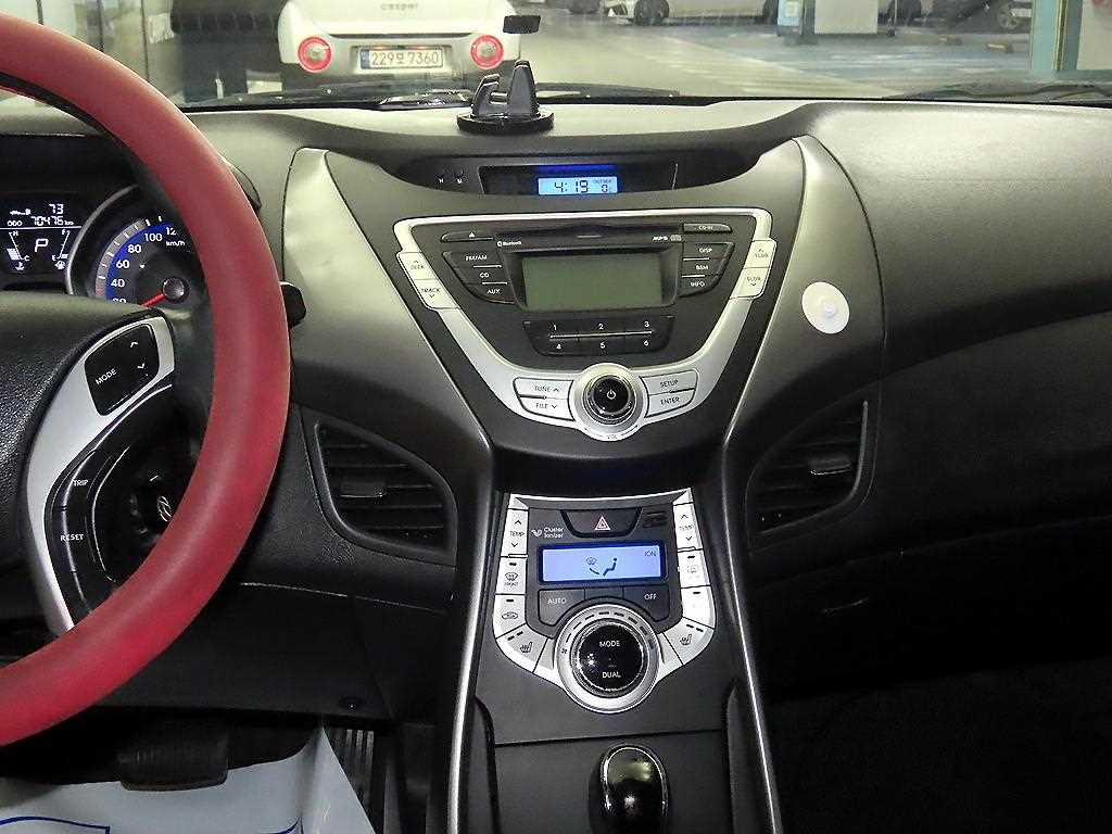 HYUNDAI Avante - Vista 11