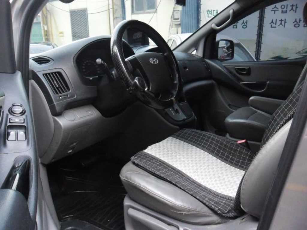 HYUNDAI Starex - Vista 5