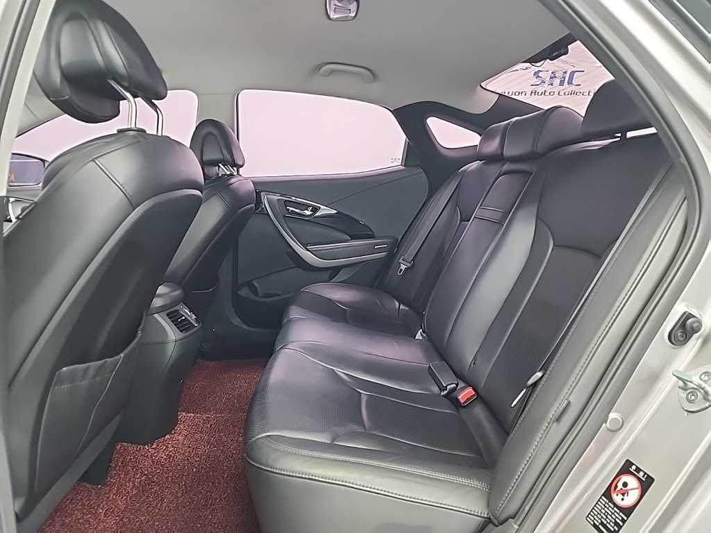 HYUNDAI Grandeur - Vista 12