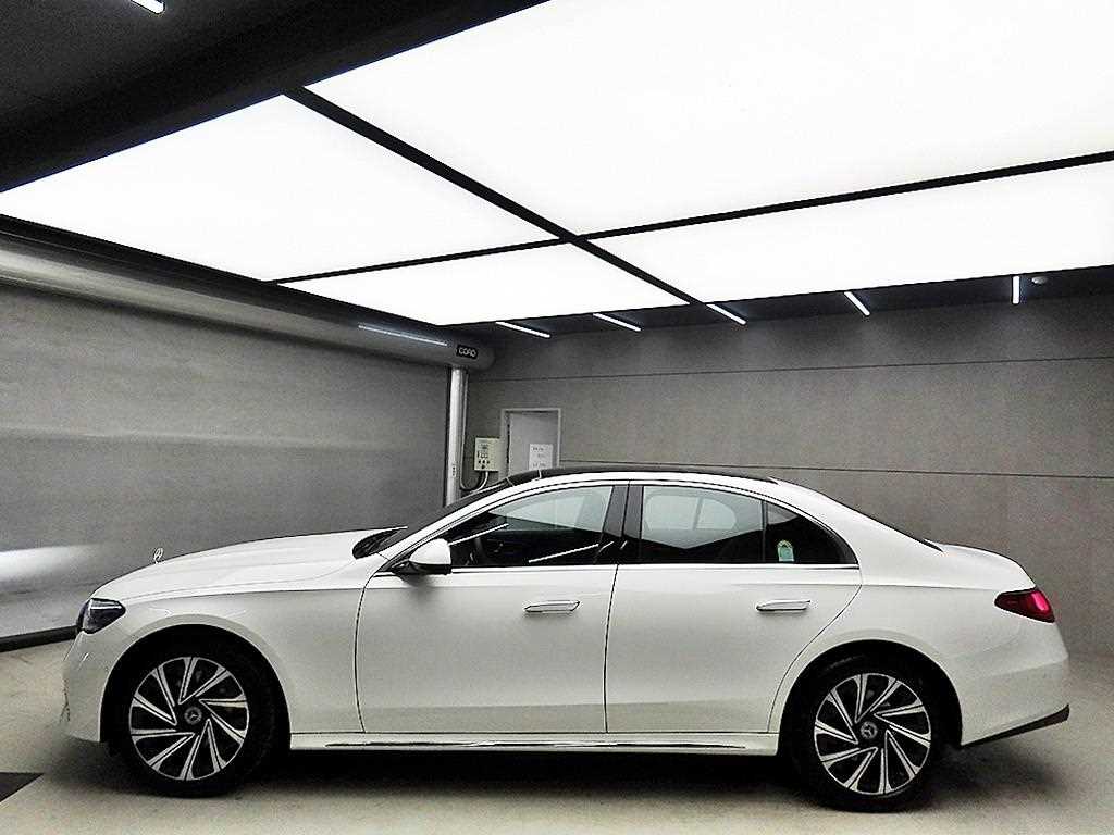 Mercedes Benz E class - Vista 4