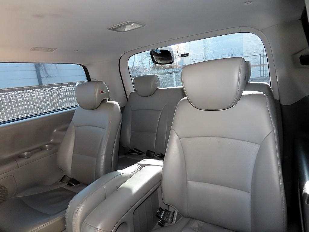 HYUNDAI Starex - Vista 7