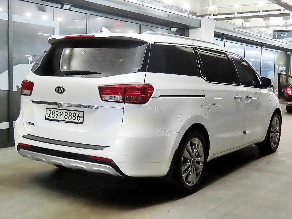 KIA Carnival - Vista 4