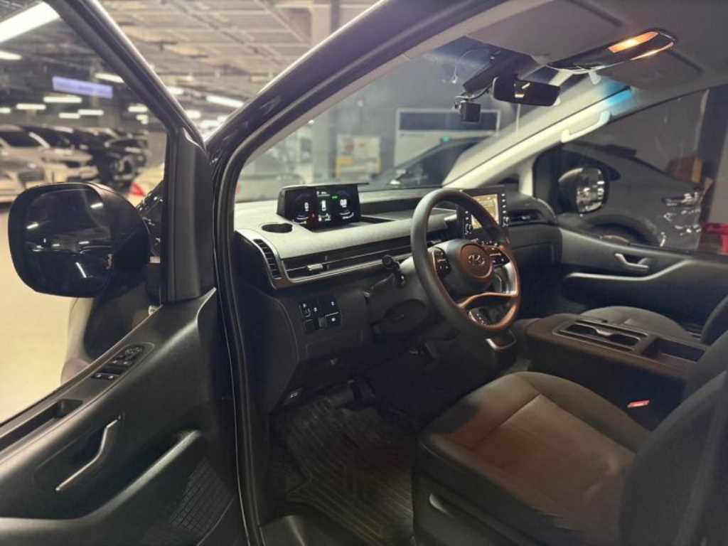 HYUNDAI Staria - Vista 8