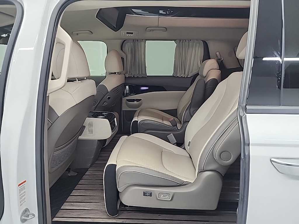 KIA Carnival - Vista 12