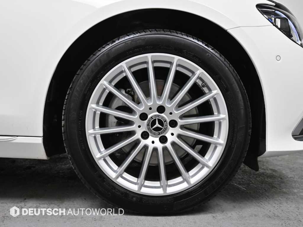 Mercedes Benz E class - Vista 5