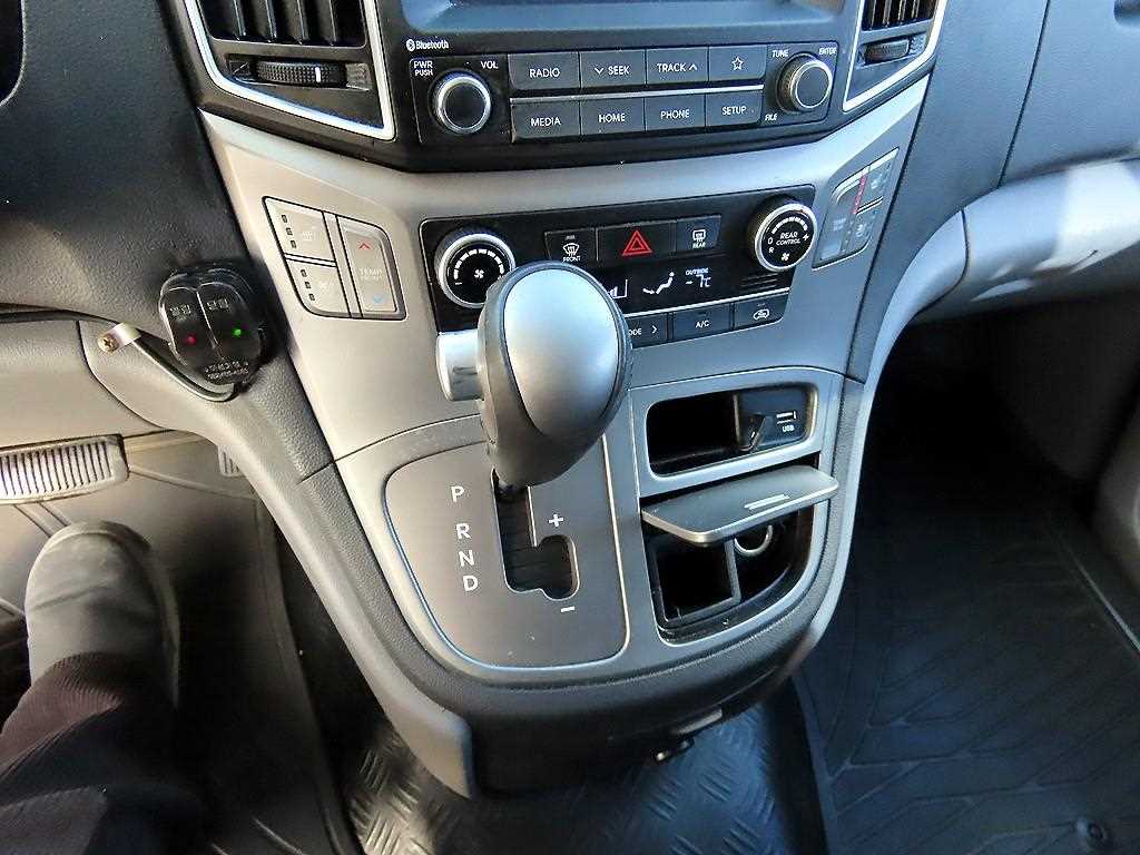 HYUNDAI Starex - Vista 11