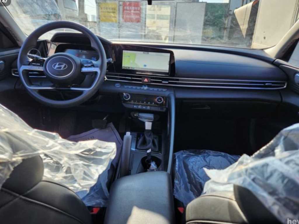 HYUNDAI Avante - Vista 5