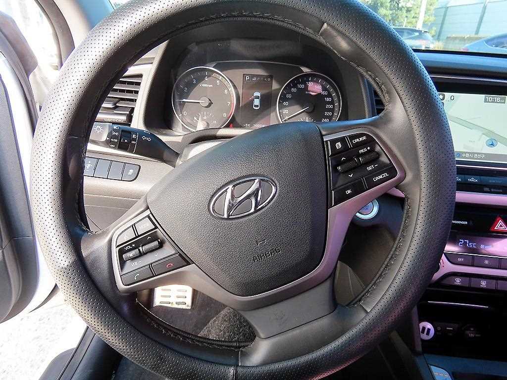 HYUNDAI Avante - Vista 8