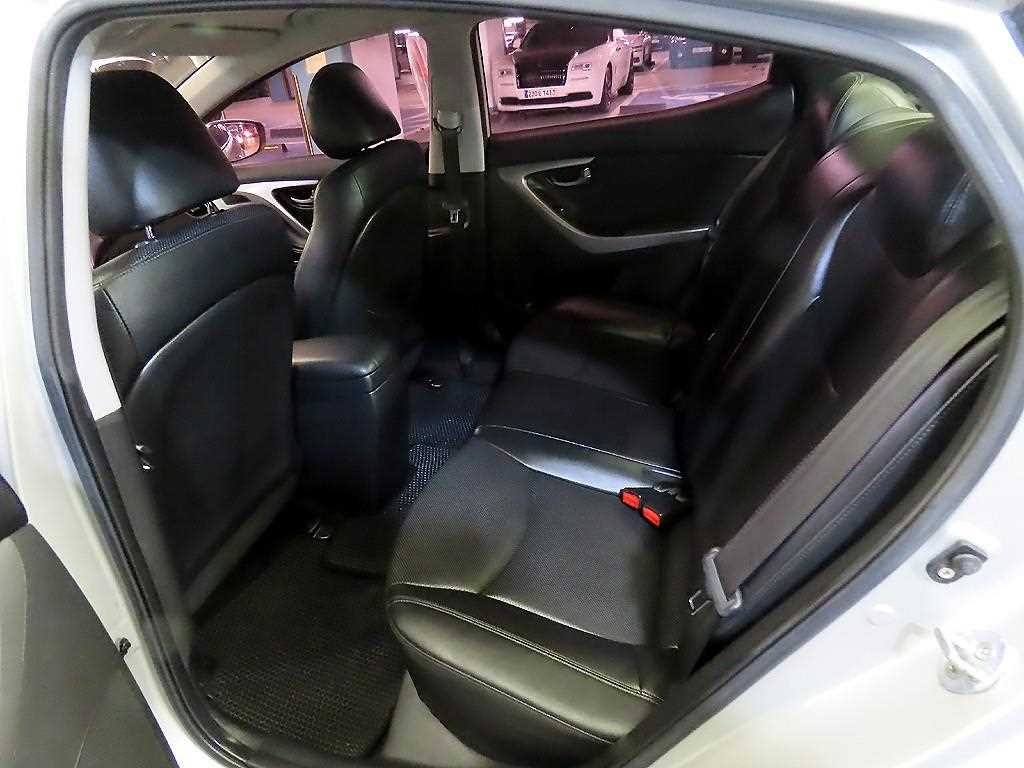 HYUNDAI Avante - Vista 7