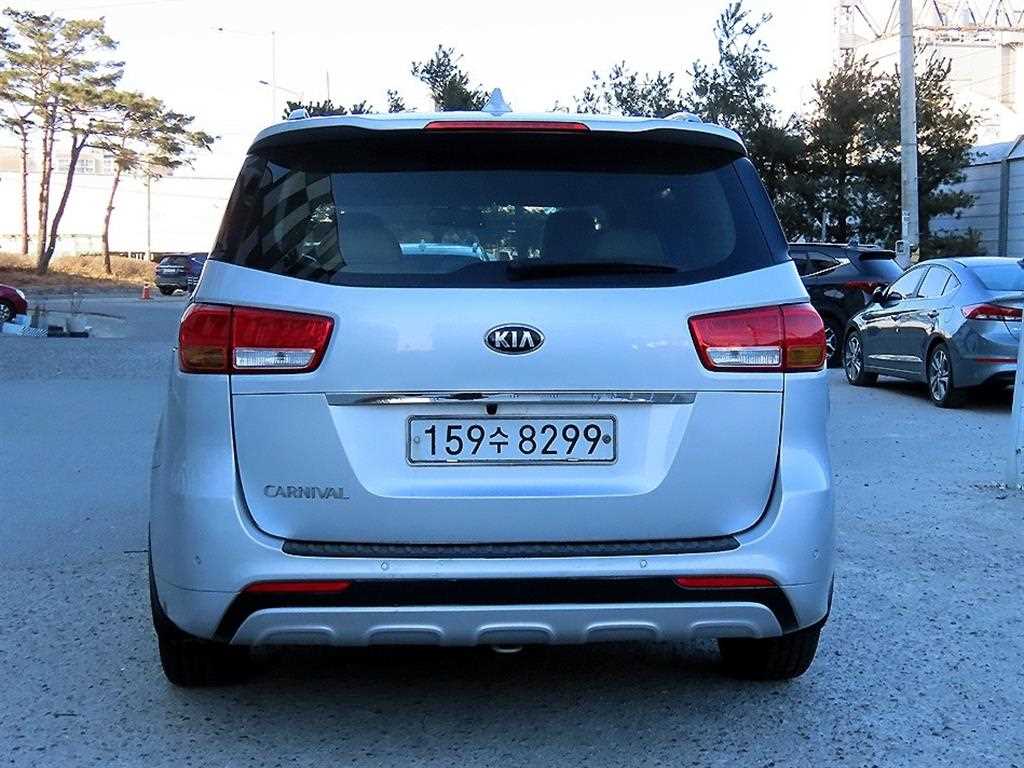 KIA Carnival - Vista 4