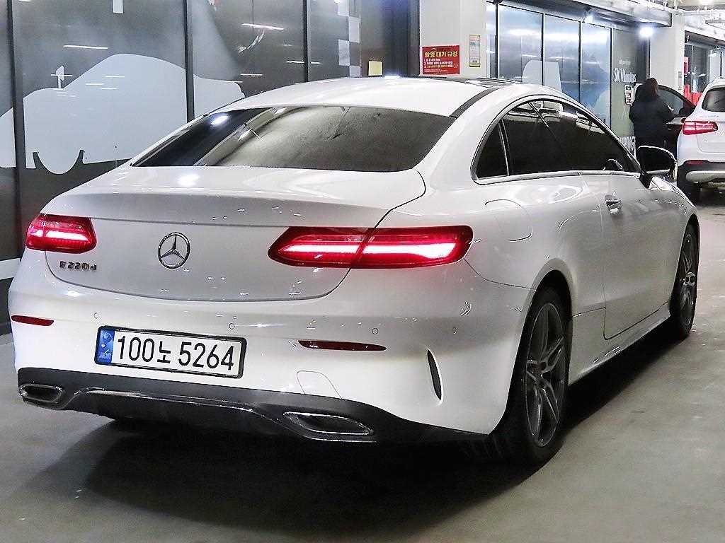 Mercedes Benz E class - Vista 4