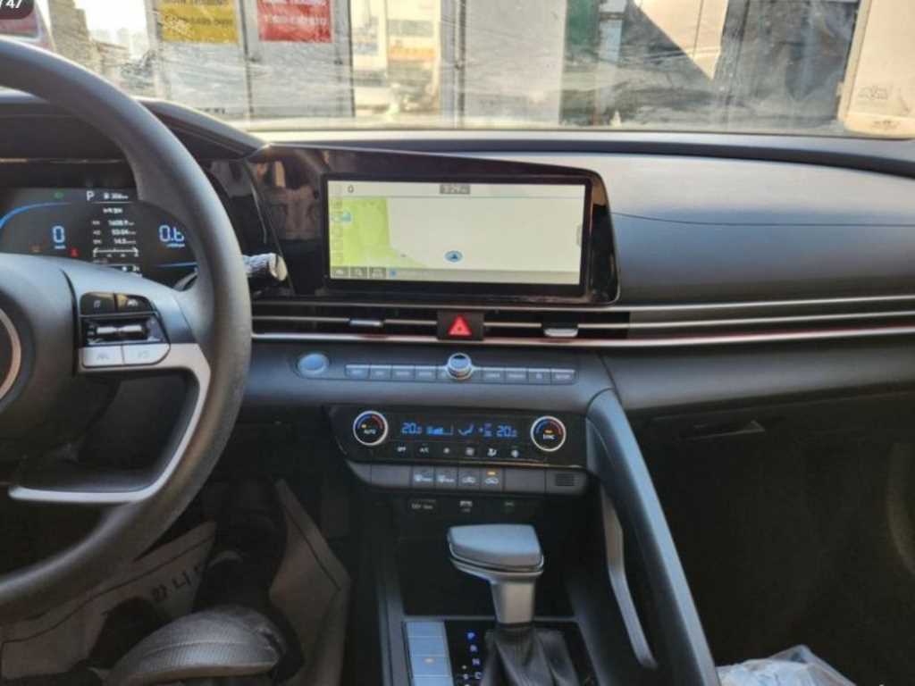 HYUNDAI Avante - Vista 4