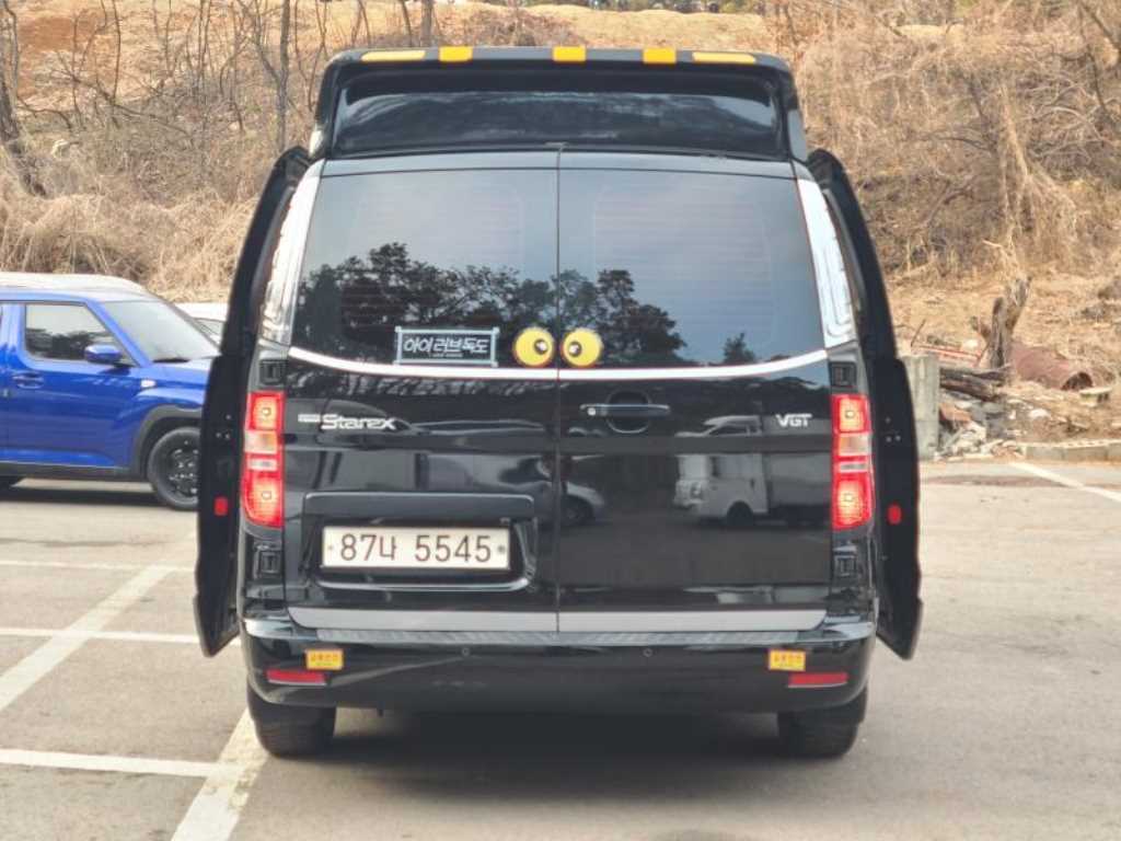 HYUNDAI Starex - Vista 5