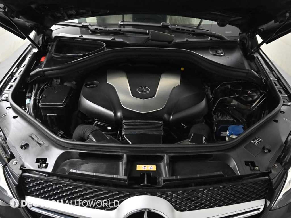 Mercedes Benz GLE Class - Vista 6