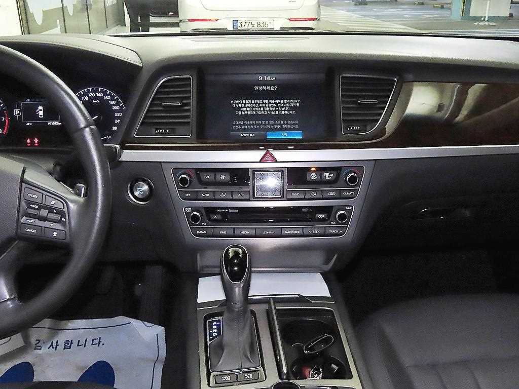 HYUNDAI Genesis - Vista 11