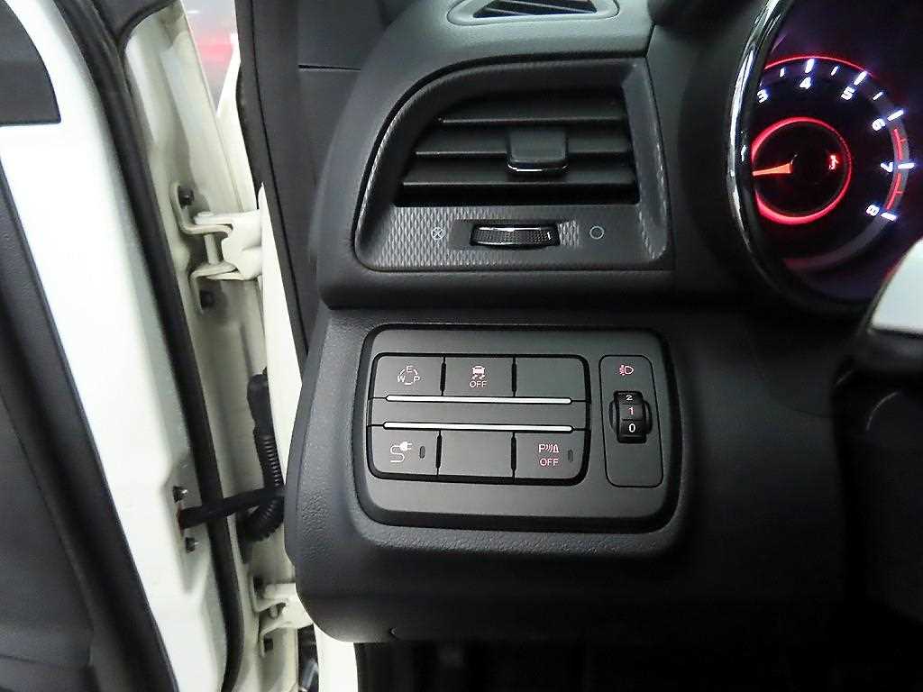 Ssangyong Tivoli 2016 Blanco - Importación desde Corea - HF Imports Iquique - Foto 15