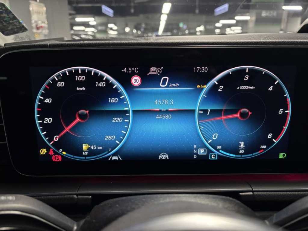 Mercedes Benz GLE Class - Vista 6