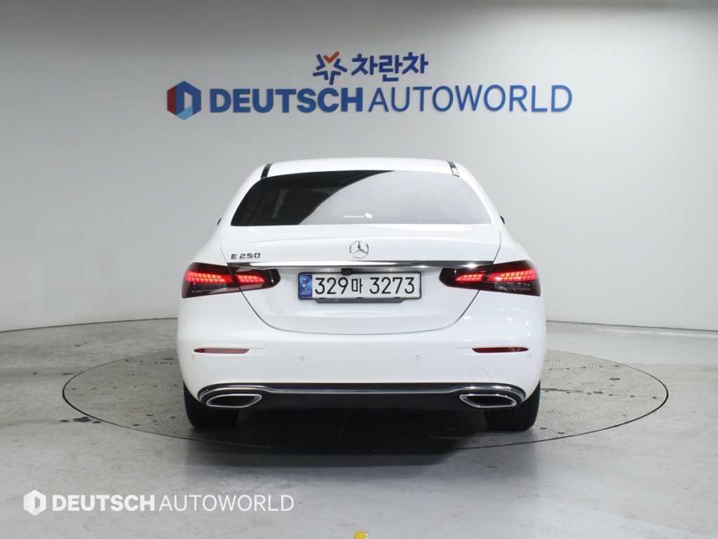 Mercedes Benz E class - Vista 4