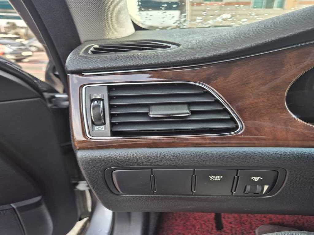 HYUNDAI Genesis - Vista 6