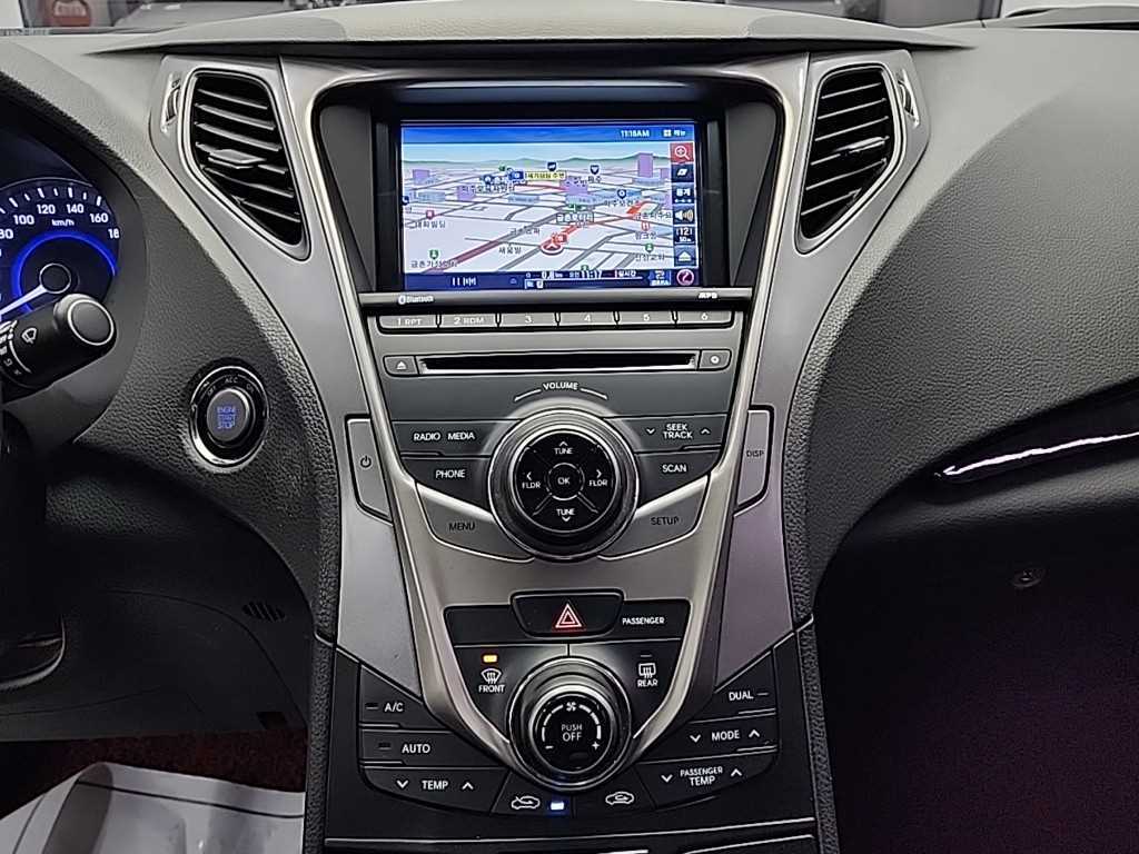 HYUNDAI Grandeur - Vista 10