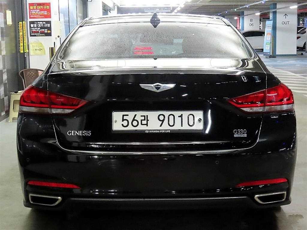 HYUNDAI Genesis - Vista 5