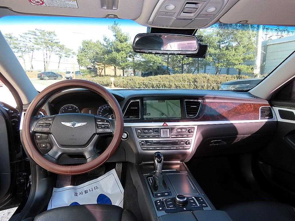 HYUNDAI Genesis - Vista 7