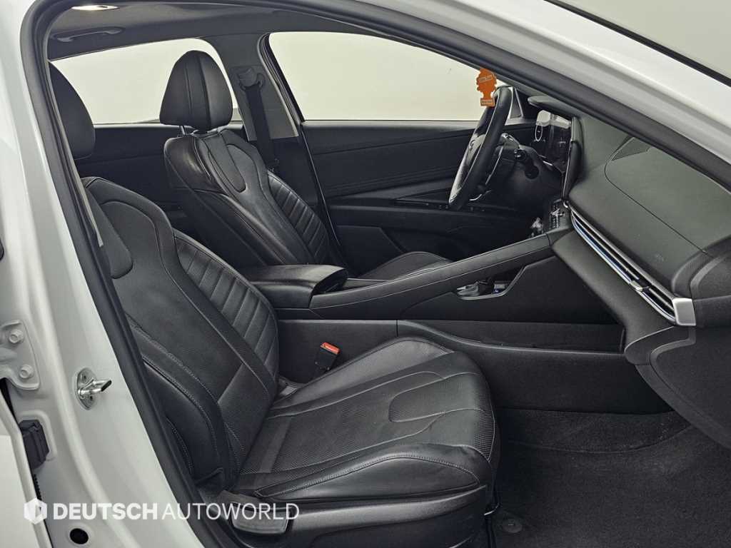 HYUNDAI Avante - Vista 10