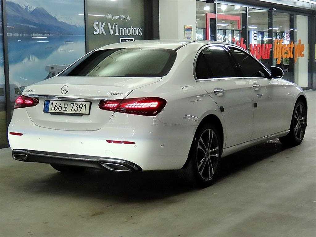 Mercedes Benz E class - Vista 4