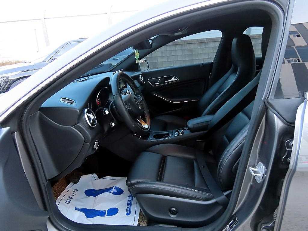 Mercedes Benz CLA Class - Vista 5