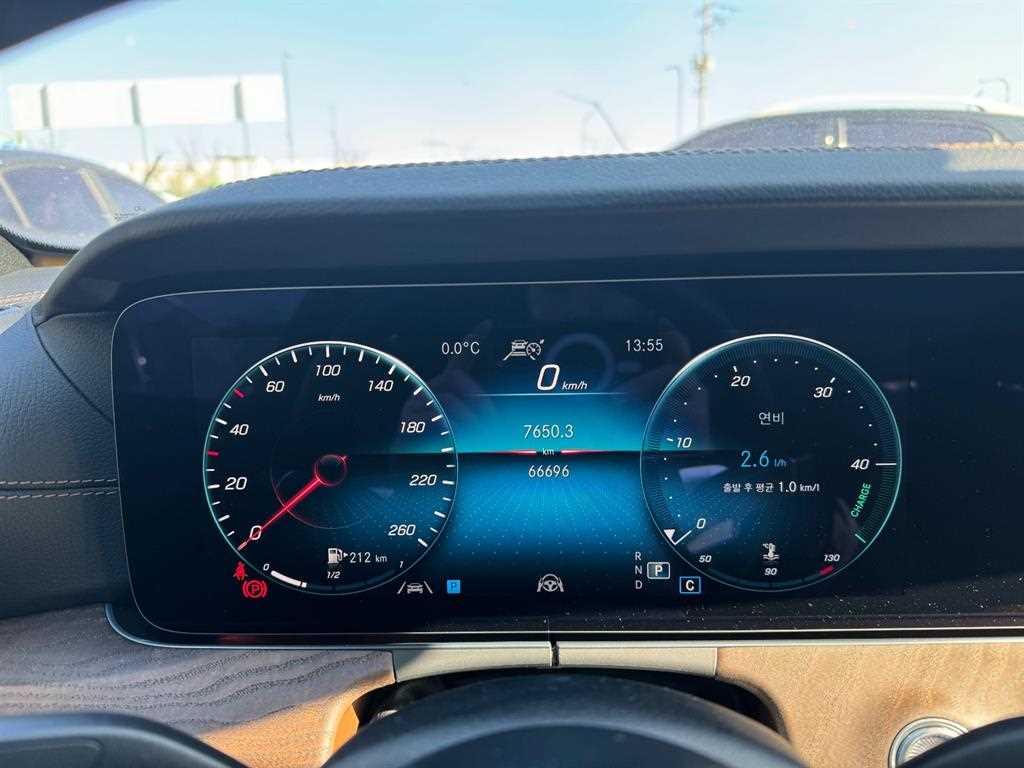 Mercedes Benz E class - Vista 4