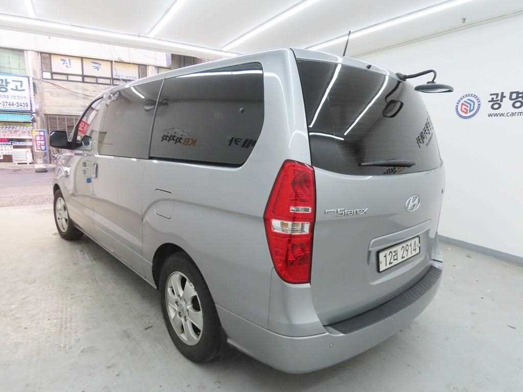 HYUNDAI Starex - Vista 4