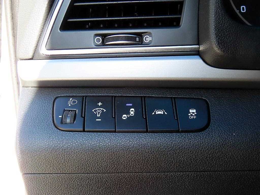 HYUNDAI Avante - Vista 12