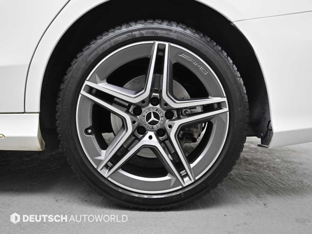 Mercedes Benz C Class - Vista 5