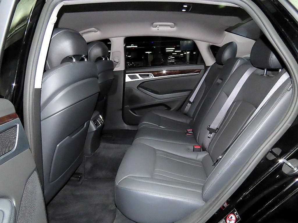 HYUNDAI Genesis - Vista 7