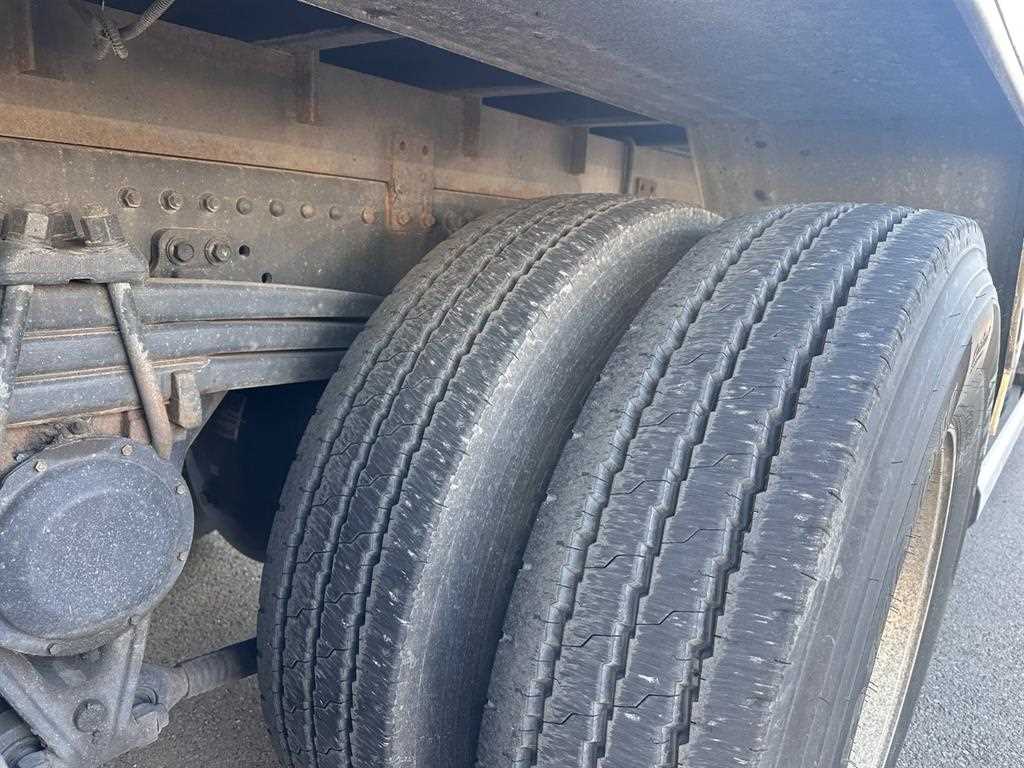 medium and large cargo truck - Vista 11