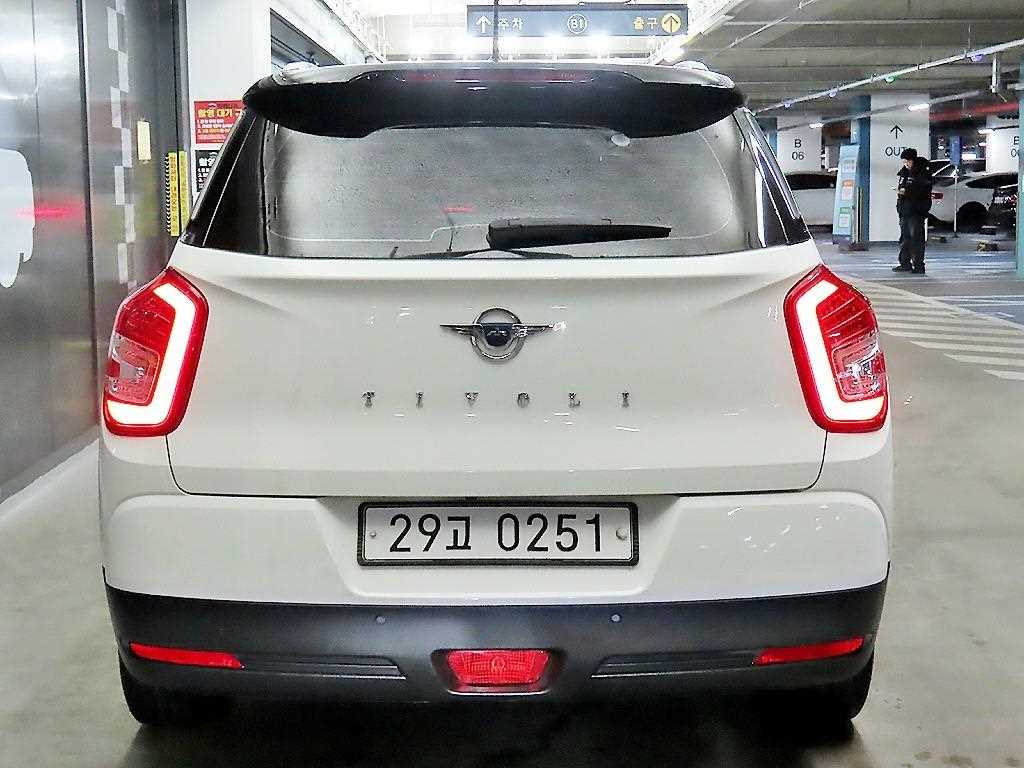 Ssangyong Tivoli - Vista 5