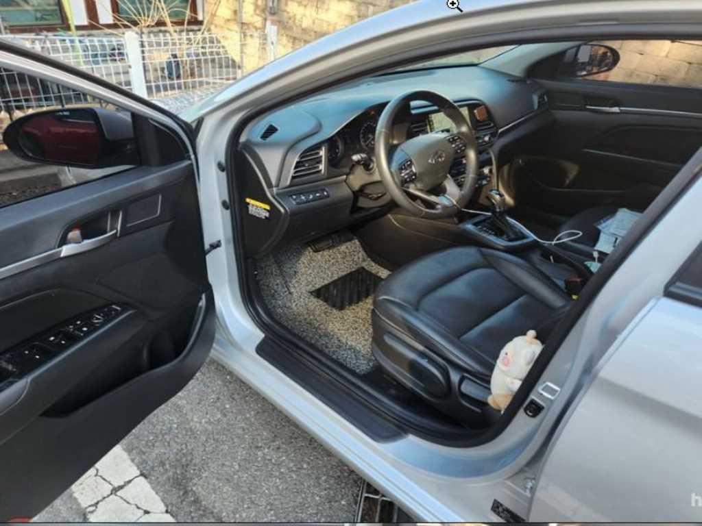 HYUNDAI Avante - Vista 6