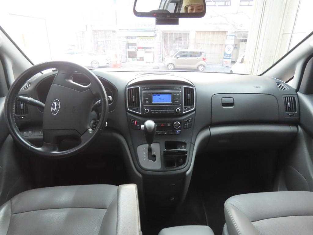 HYUNDAI Starex - Vista 7