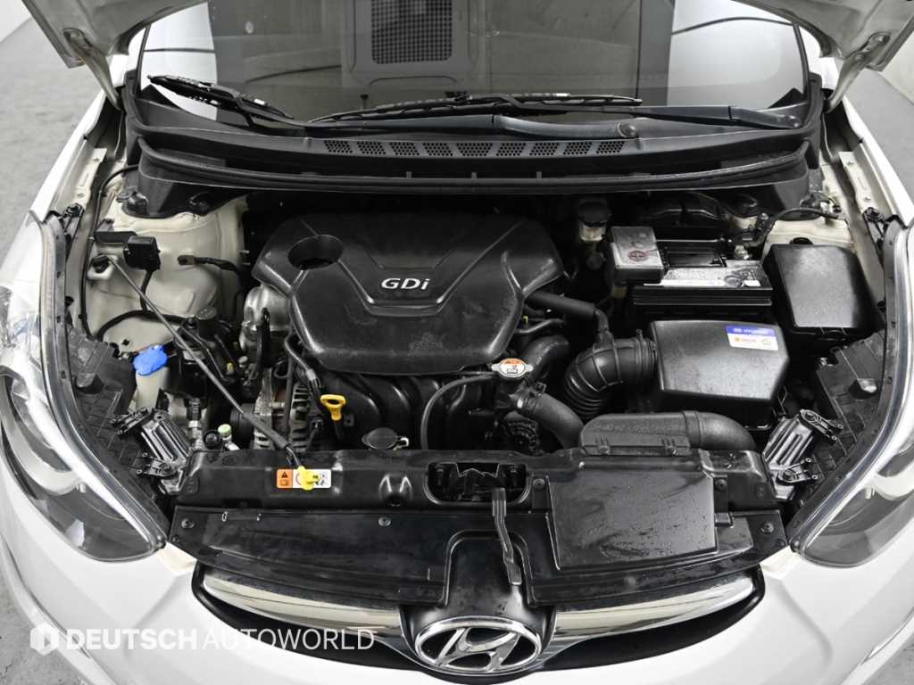 HYUNDAI Avante - Vista 6