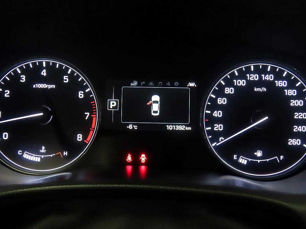 HYUNDAI Genesis - Vista 9