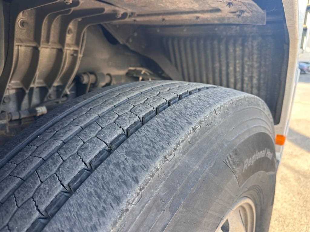 medium and large cargo truck - Vista 12