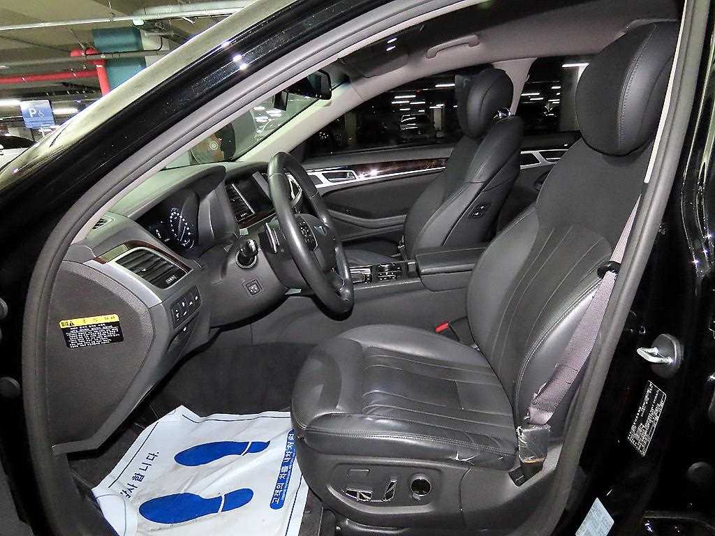 HYUNDAI Genesis - Vista 6