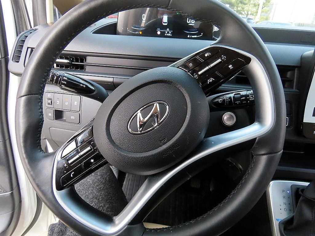 HYUNDAI Staria - Vista 9