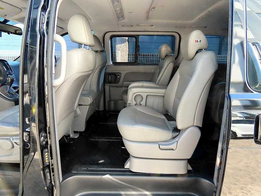 HYUNDAI Starex - Vista 6