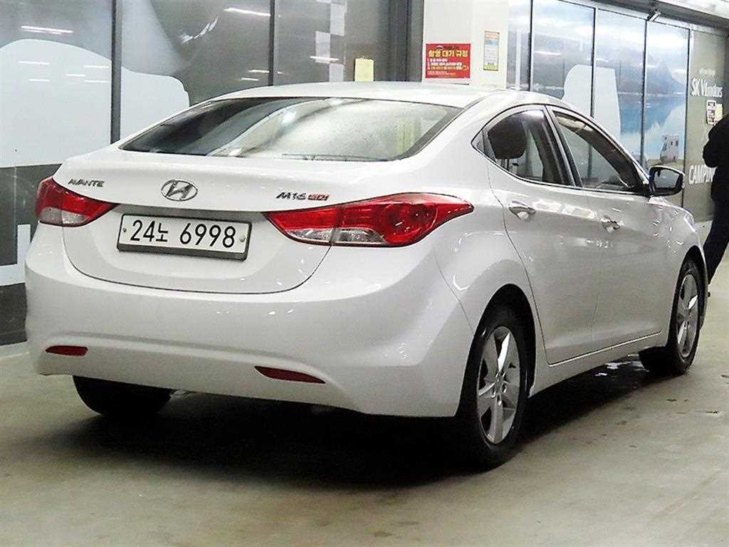 HYUNDAI Avante - Vista 4