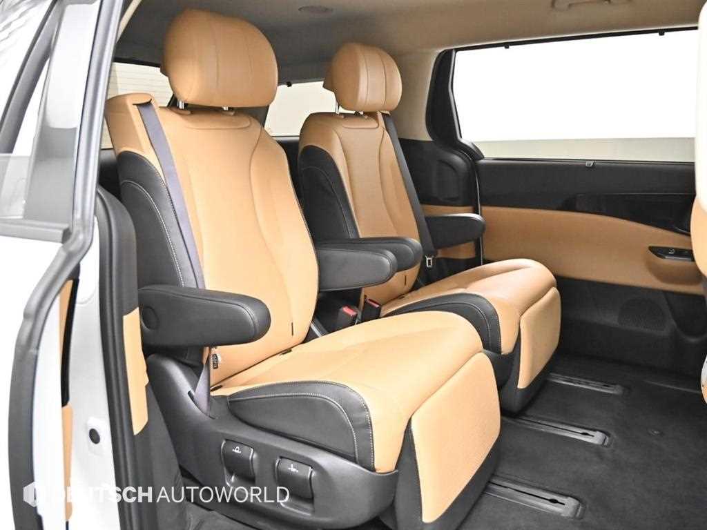 KIA Carnival - Vista 12
